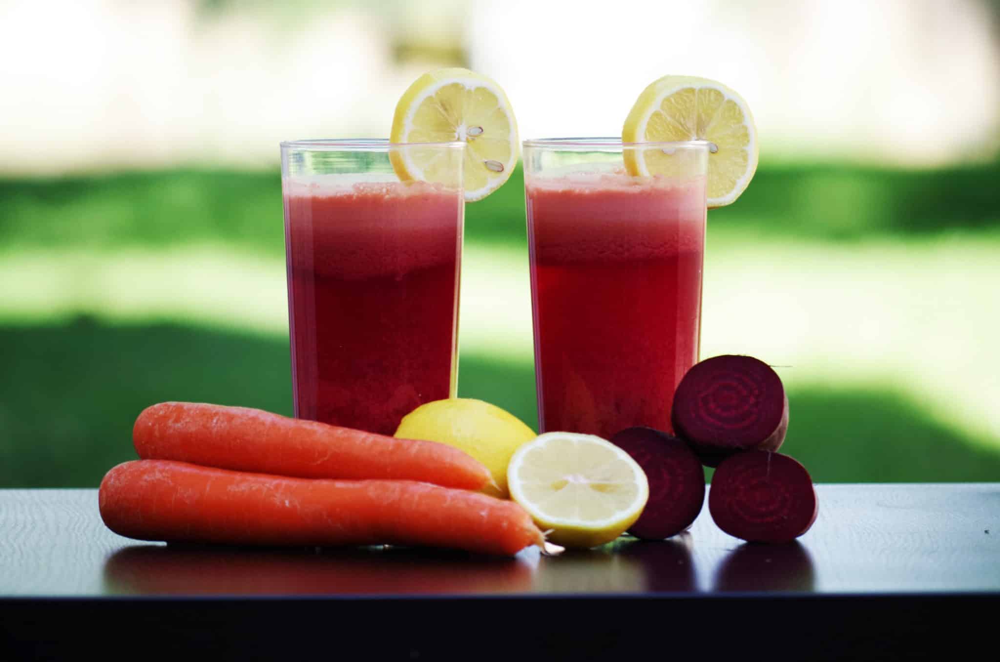 jus de légumes, carottes, citrons, bettraves