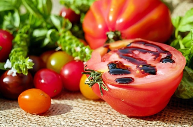 tomates, vinaigre balsamique